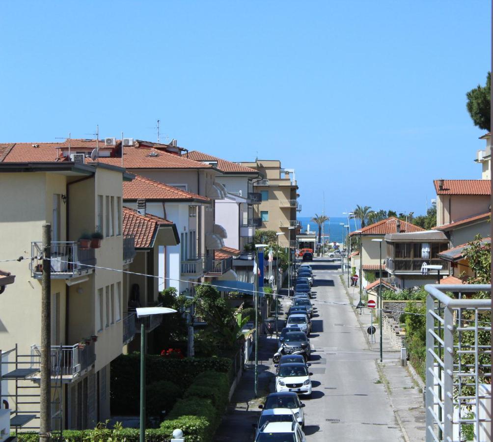 Hotel Luca Lido di Camaiore Exteriör bild