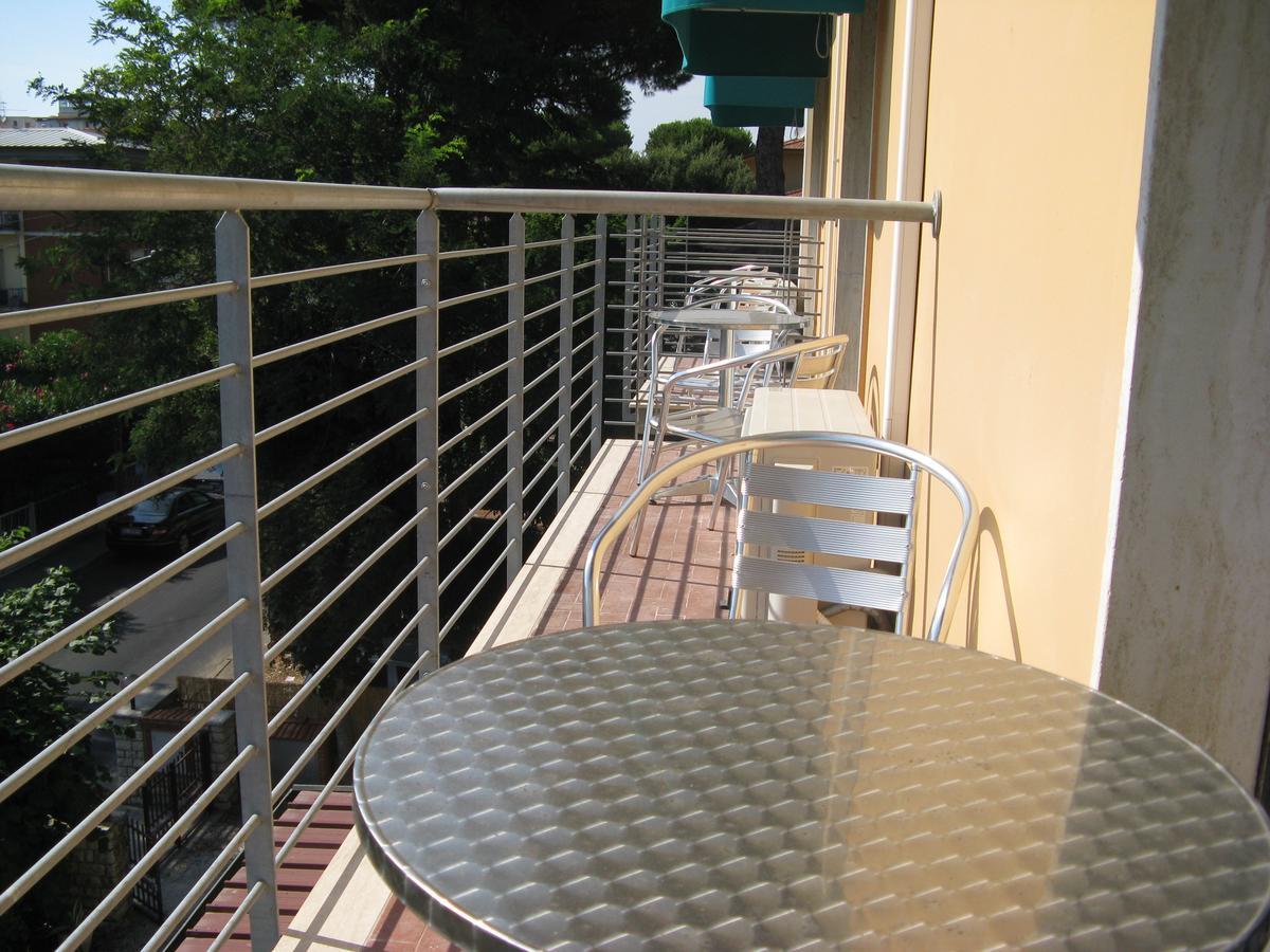 Hotel Luca Lido di Camaiore Exteriör bild